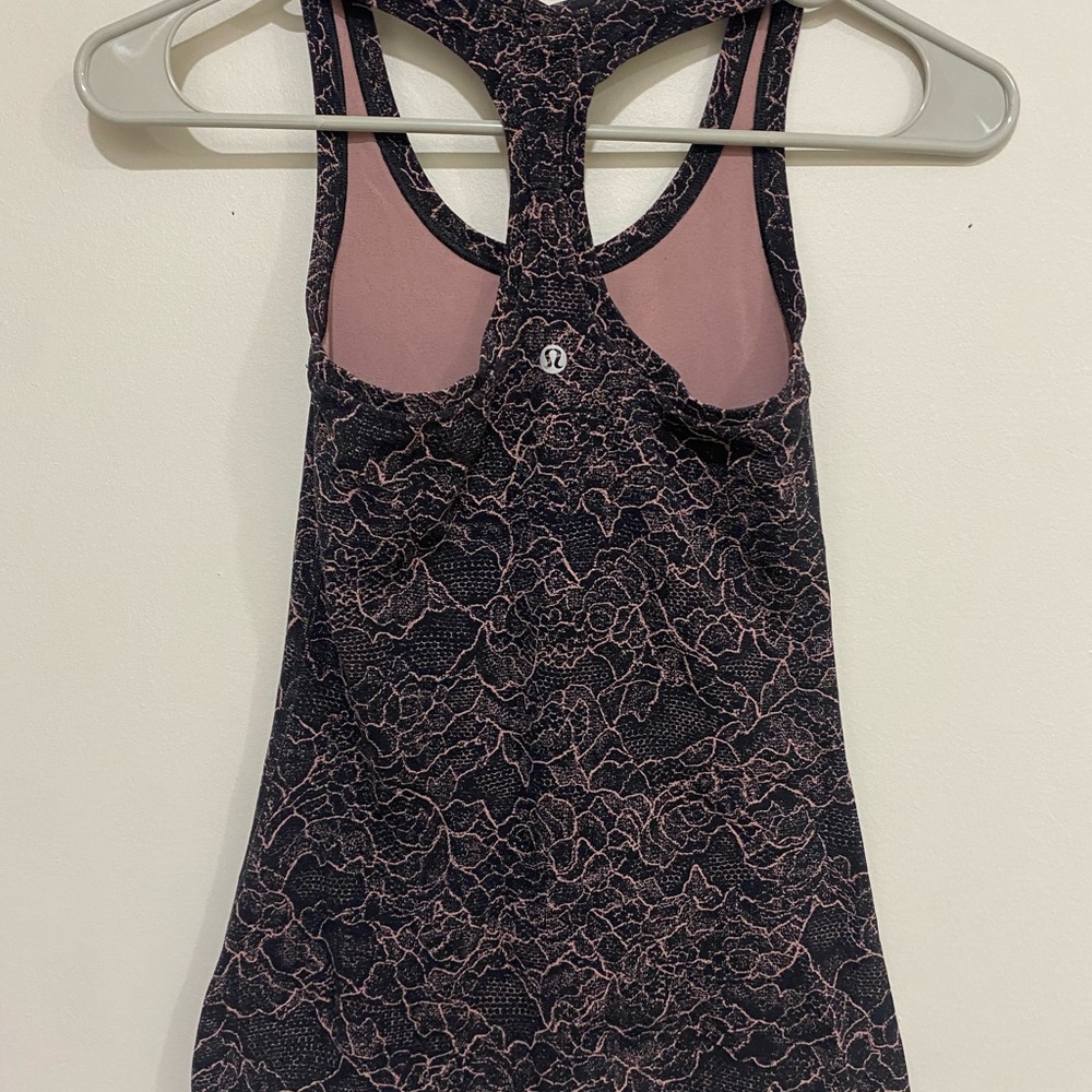 Lululemon size 2 Nulu fabric tank!